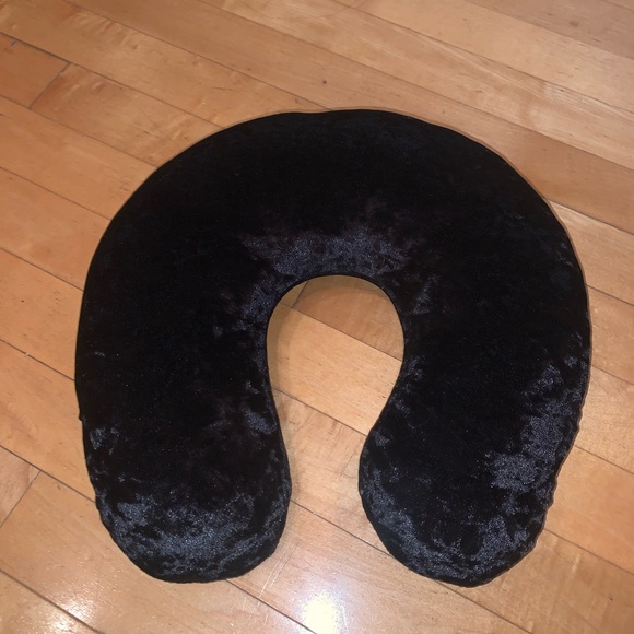 F21 travel pillow - crushed velvet - Picture 2 of 6